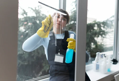 Nettoyage de vitres intérieures et extérieures à Vailly